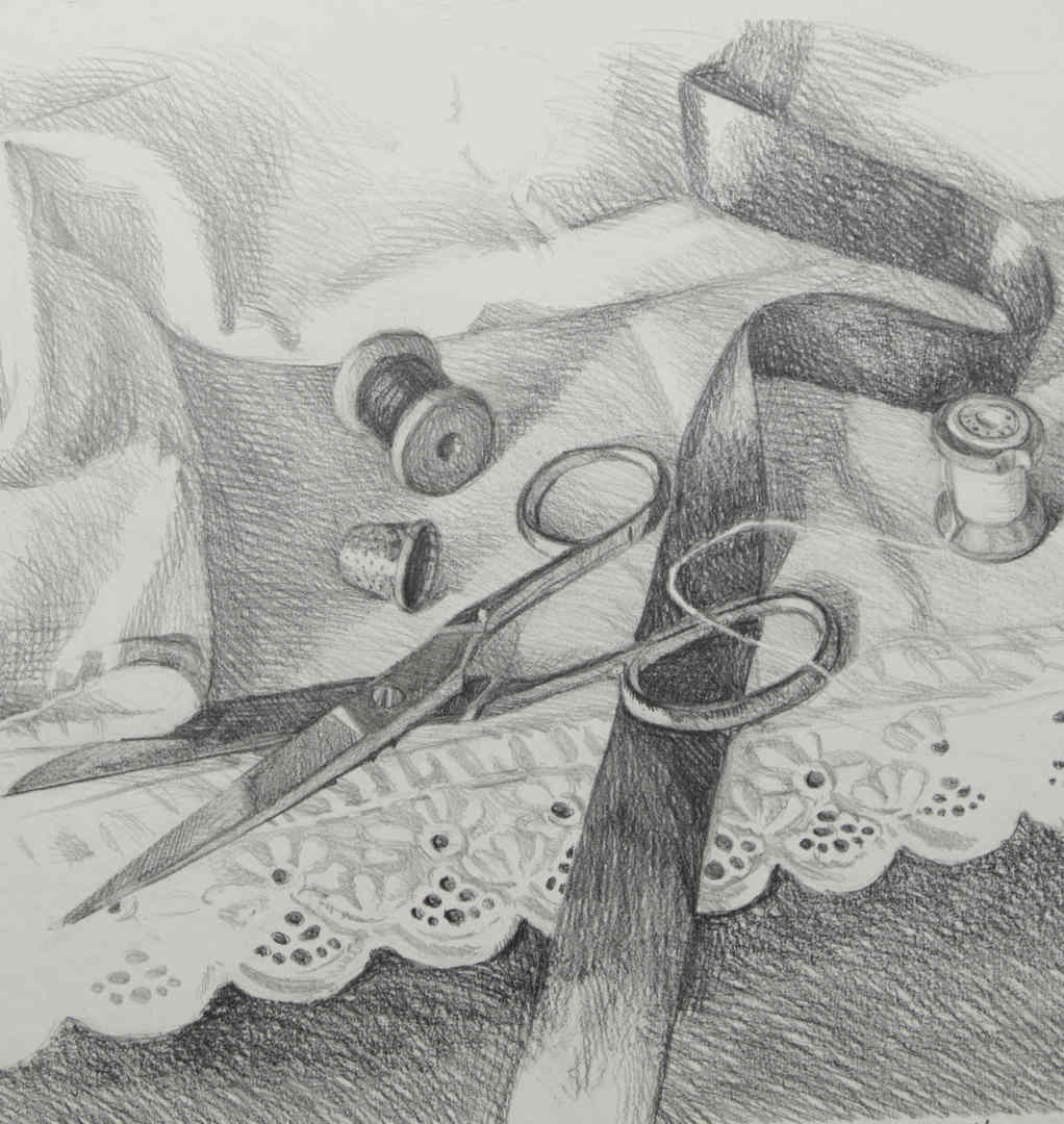 Швейный натюрморт с драпировкой карандашом